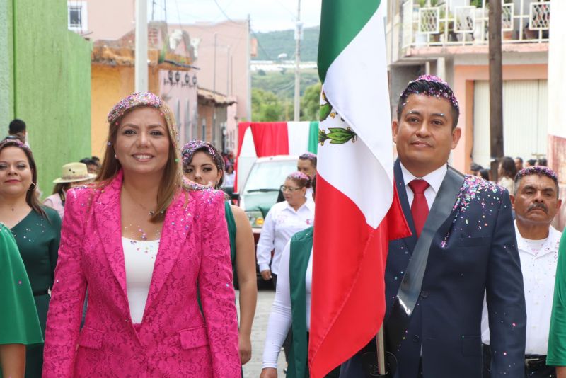 Con finales de los torneos  de juegos y junto a nuestro desfile se dio nuestro 16 de septiembre.